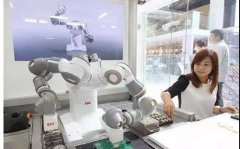 Cuatro aplicaciones de robots industriales y maquinas-herramienta CNC